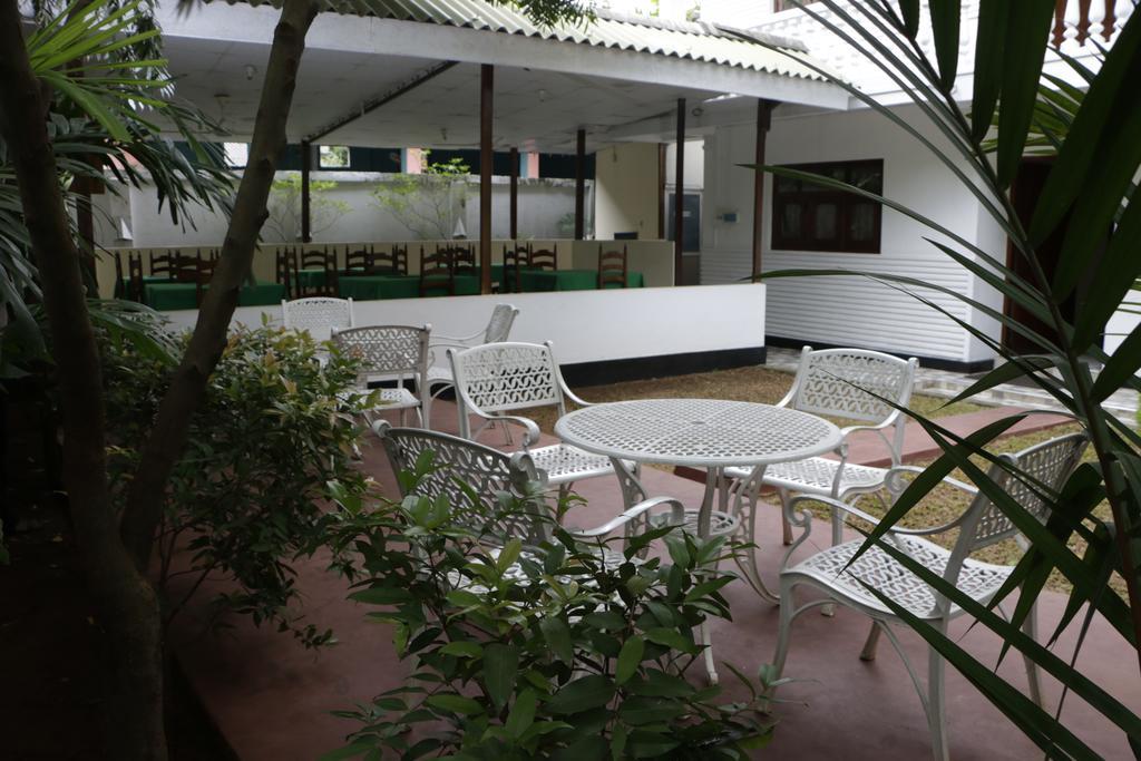 French Garden Tourist Rest Hotel Anuradhapura Esterno foto