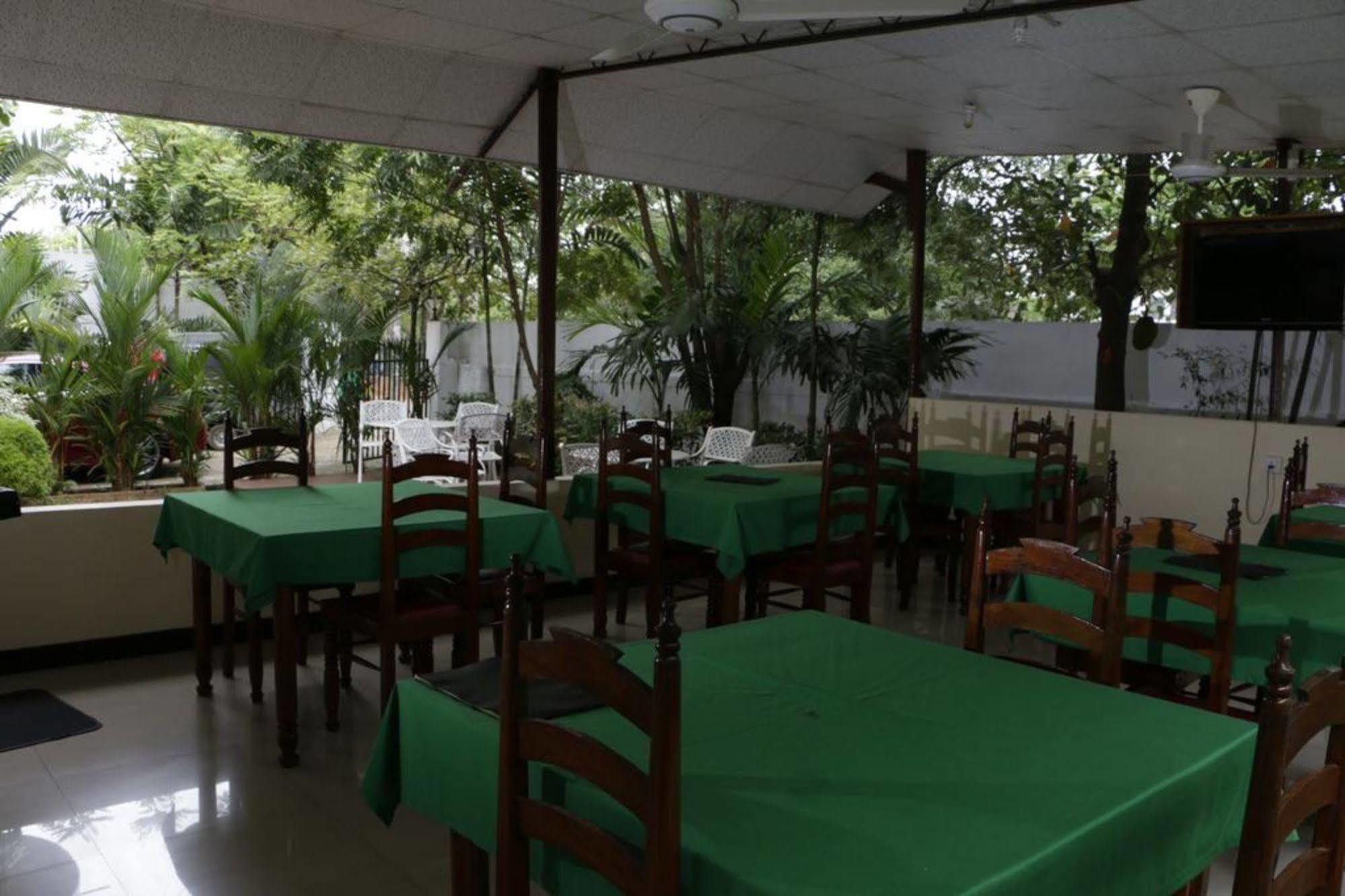 French Garden Tourist Rest Hotel Anuradhapura Esterno foto